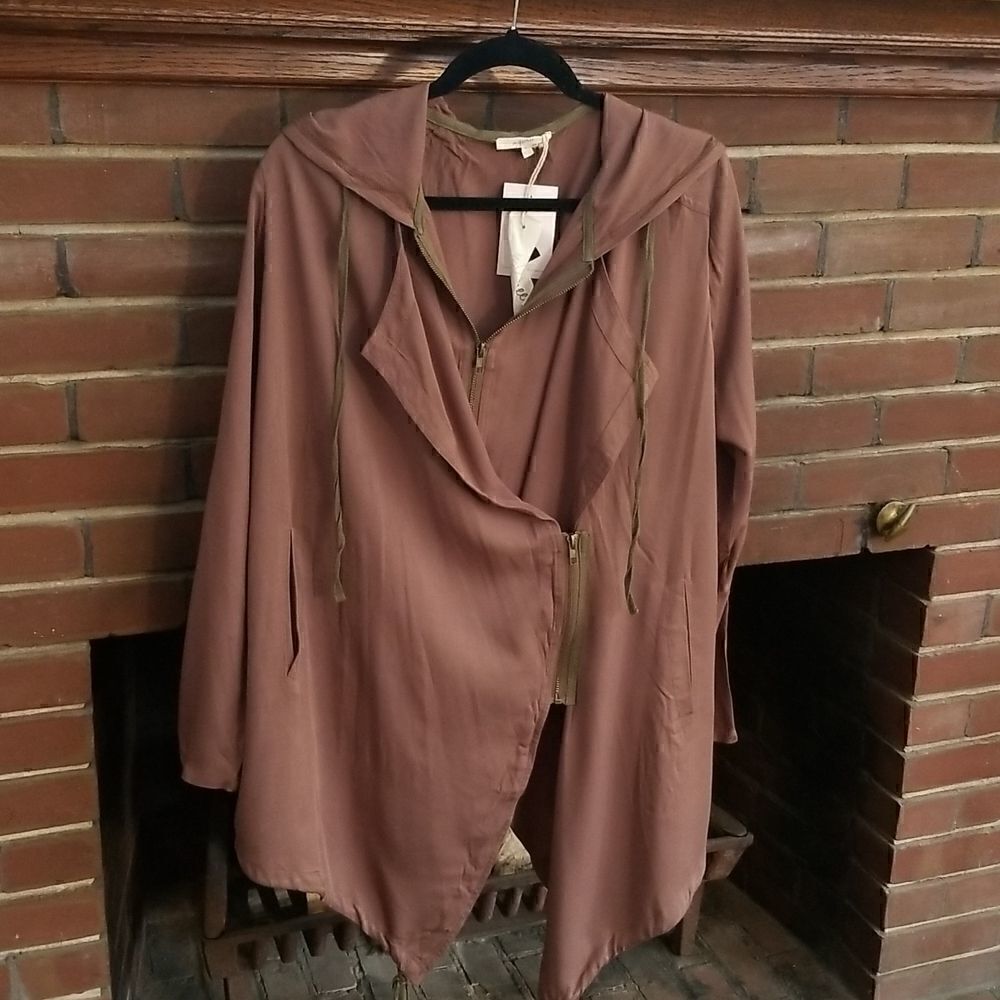 Mystree brown hooded jacket. Size L. NWT.